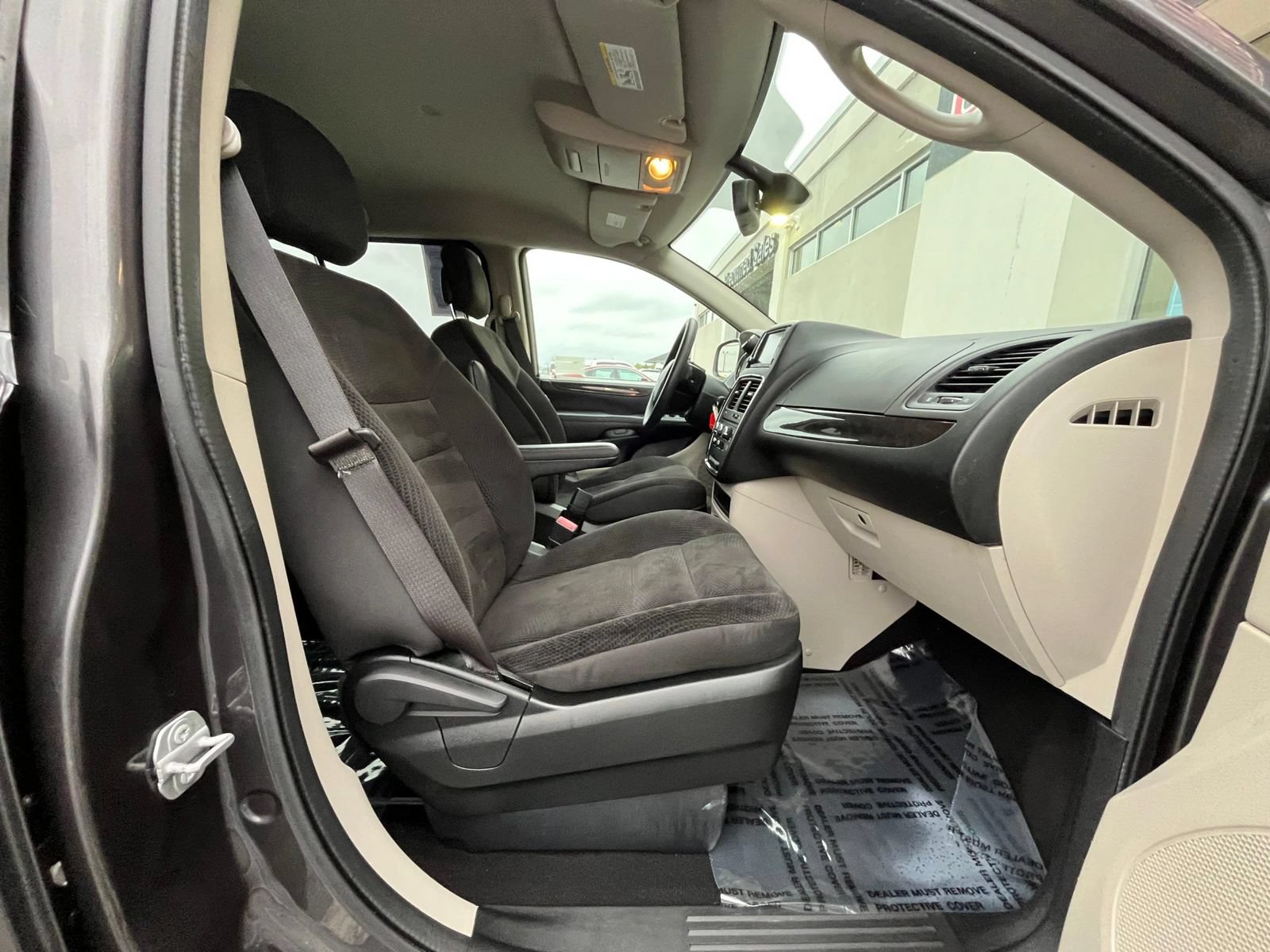 Used 2019 Dodge Grand Caravan SE w/ UConnect Hands-Free Group FWD image 30