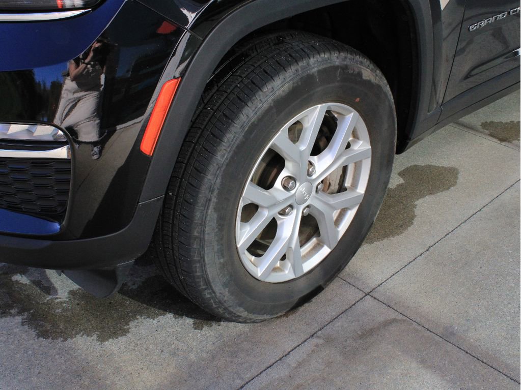 Used 2023 Jeep Grand Cherokee Limited AWD/4WD image 9