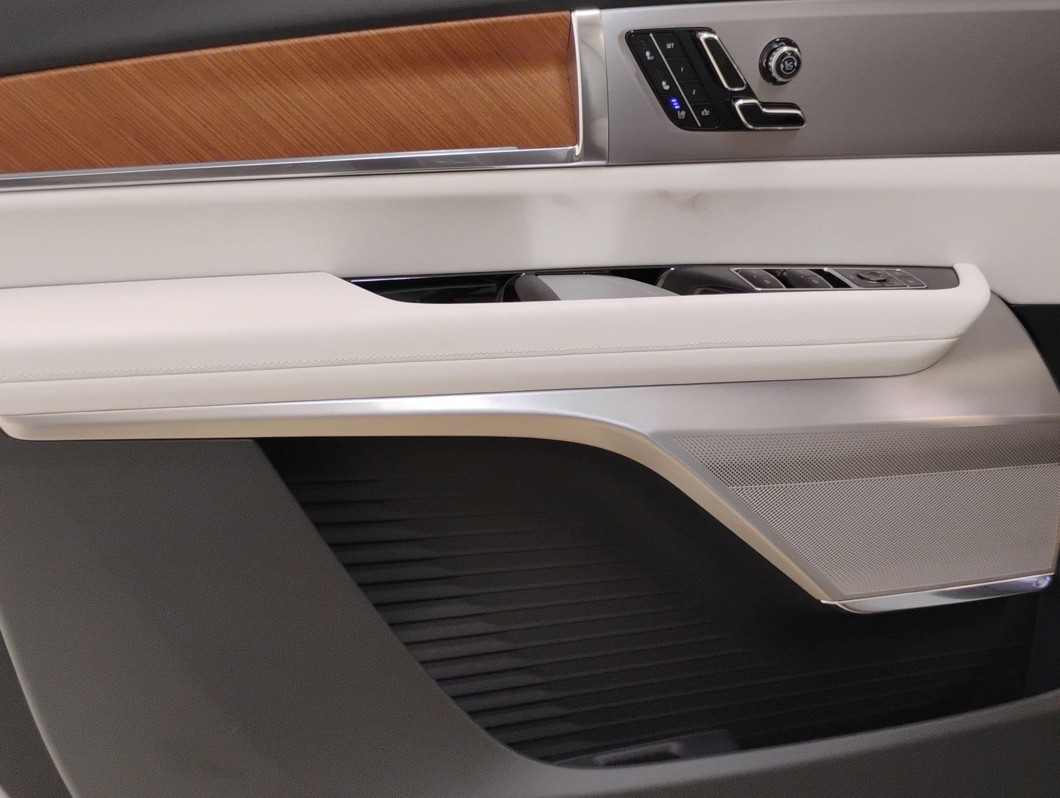 New 2026 Cadillac Vistiq Luxury image 14