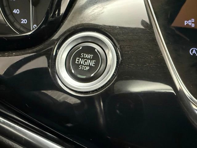 Used 2022 Cadillac XT6 Premium Luxury w/ Technology Package image 28