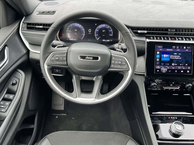 New 2025 Jeep Grand Cherokee Altitude image 15