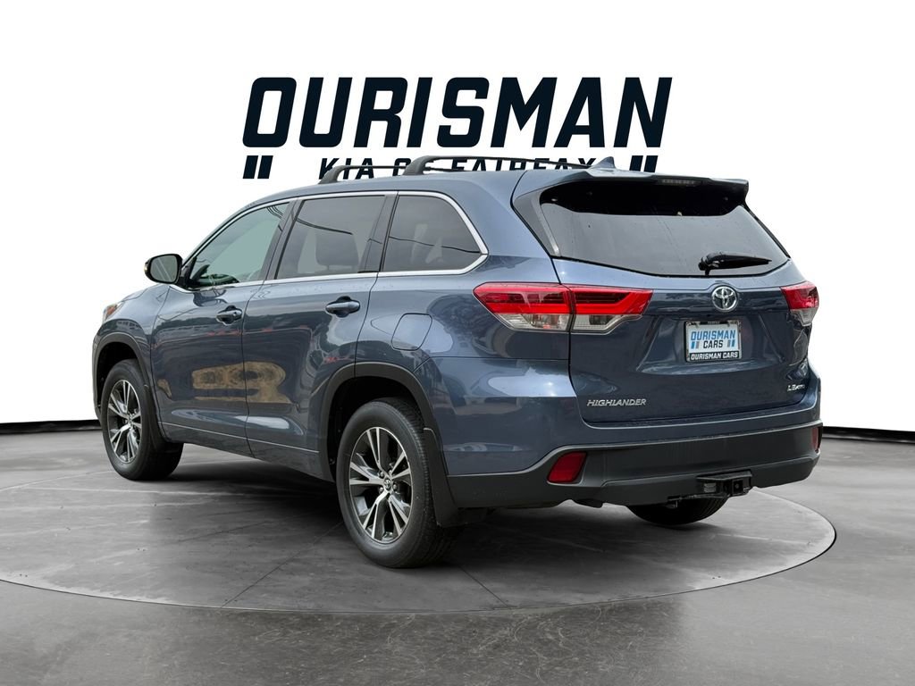 Used 2017 Toyota Highlander Plus AWD/4WD image 4