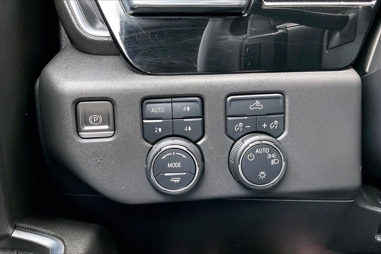 Used 2023 Chevrolet Silverado 1500 LT w/ Z71 Off-Road Package AWD/4WD image 33