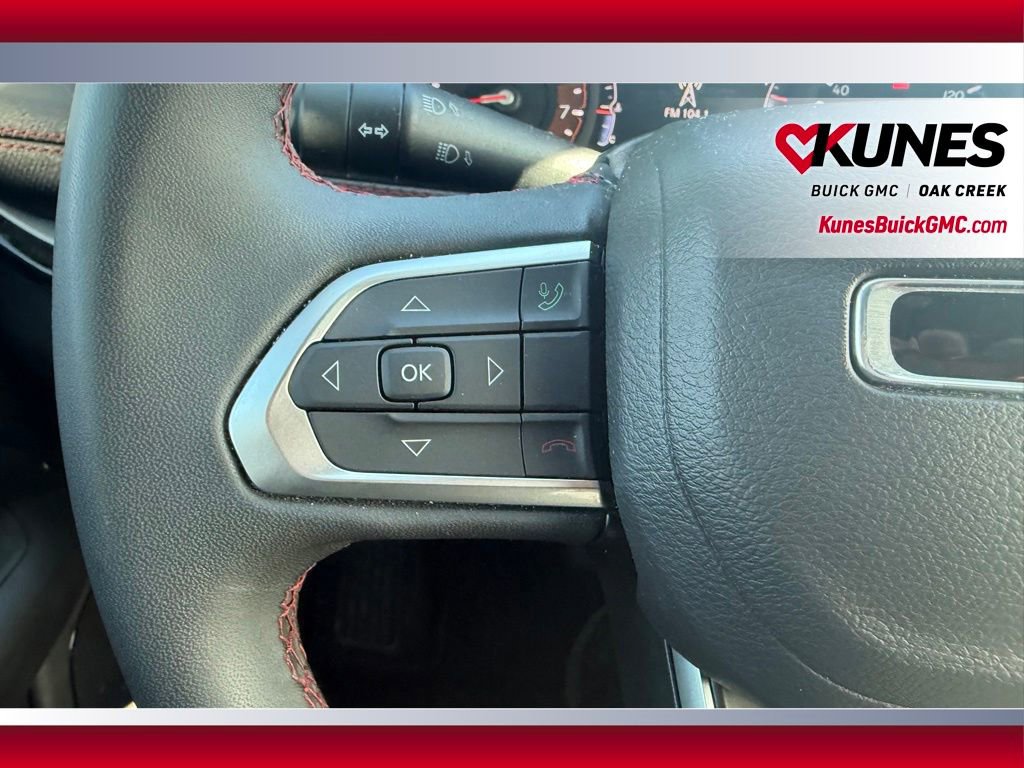 Used 2025 Jeep Compass Trailhawk AWD/4WD image 9
