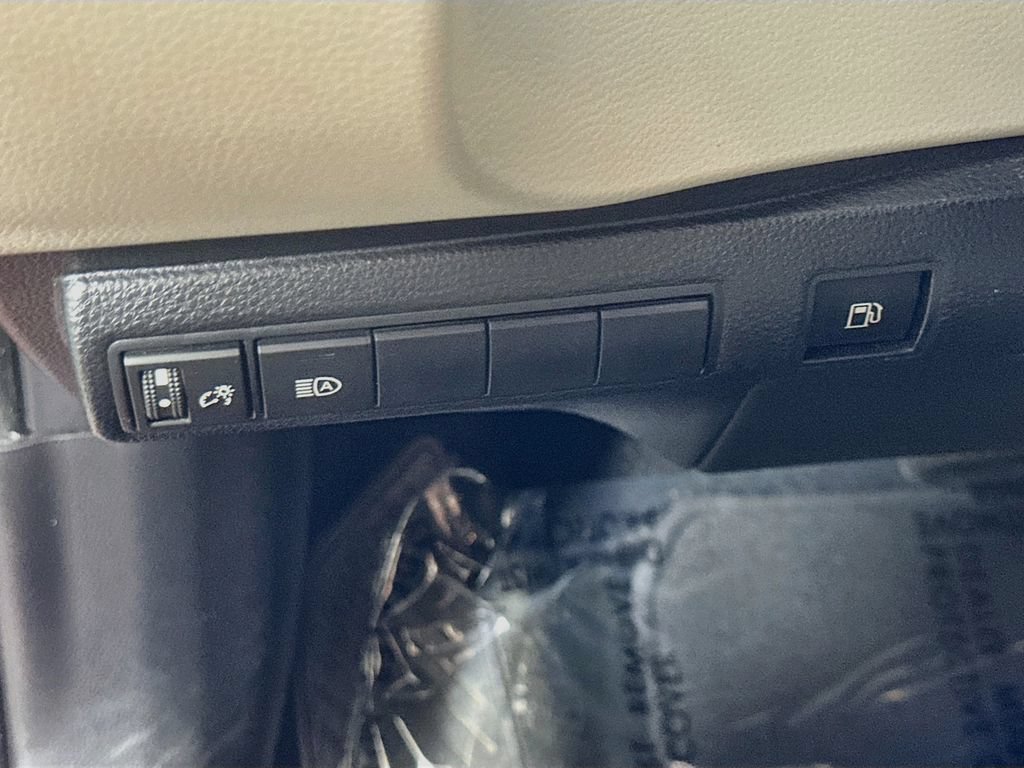 Used 2021 Toyota Corolla LE FWD image 21