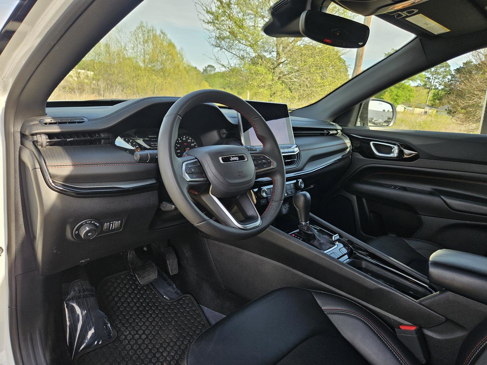 Used 2025 Jeep Compass Trailhawk image 15