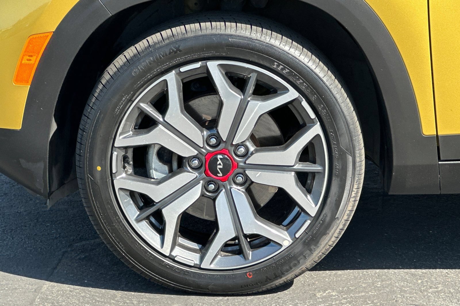 Certified 2022 Kia Seltos SX w/ Sunroof Package AWD/4WD image 30