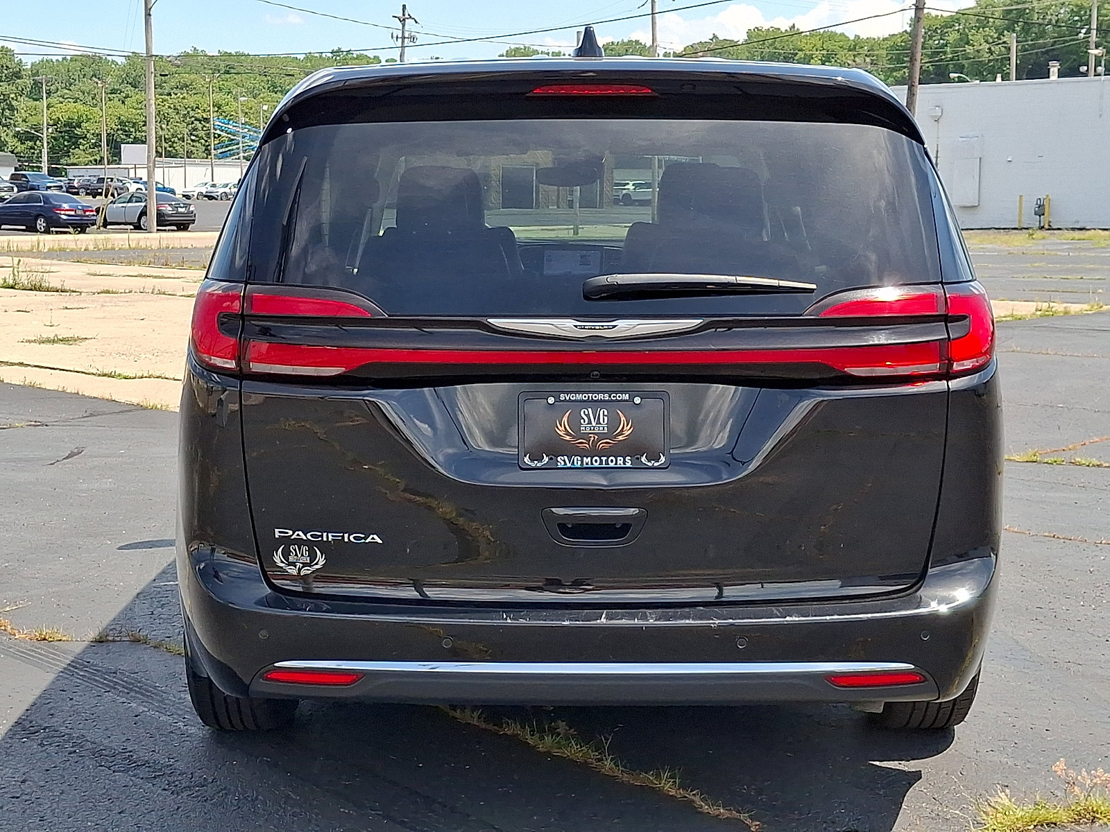 Used 2024 Chrysler Pacifica Touring-L FWD image 6