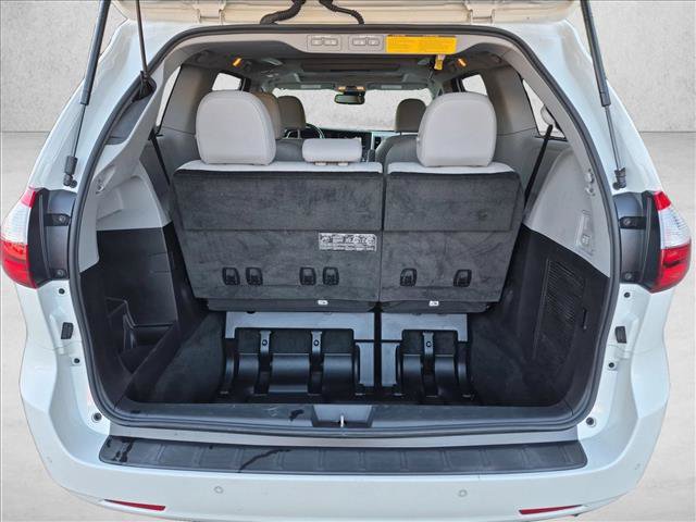 Used 2019 Toyota Sienna Limited Premium FWD image 6