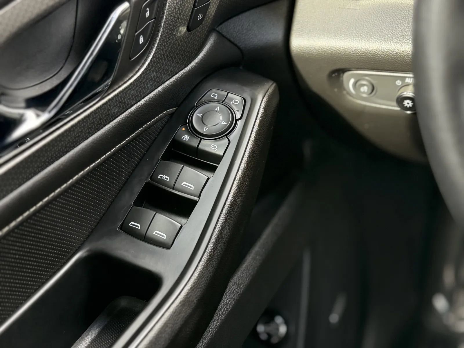 Used 2023 Chevrolet Traverse Premier w/ Redline Edition AWD/4WD image 28