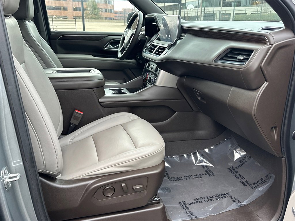Used 2023 Chevrolet Suburban LT image 5