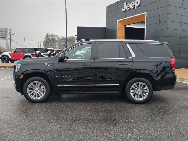 Used 2024 GMC Yukon SLT w/ SLT Luxury Package image 7