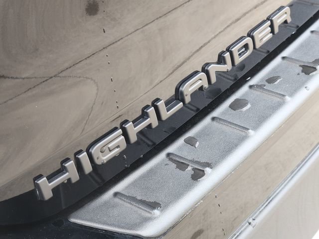 Used 2025 Toyota Highlander XSE AWD/4WD image 12