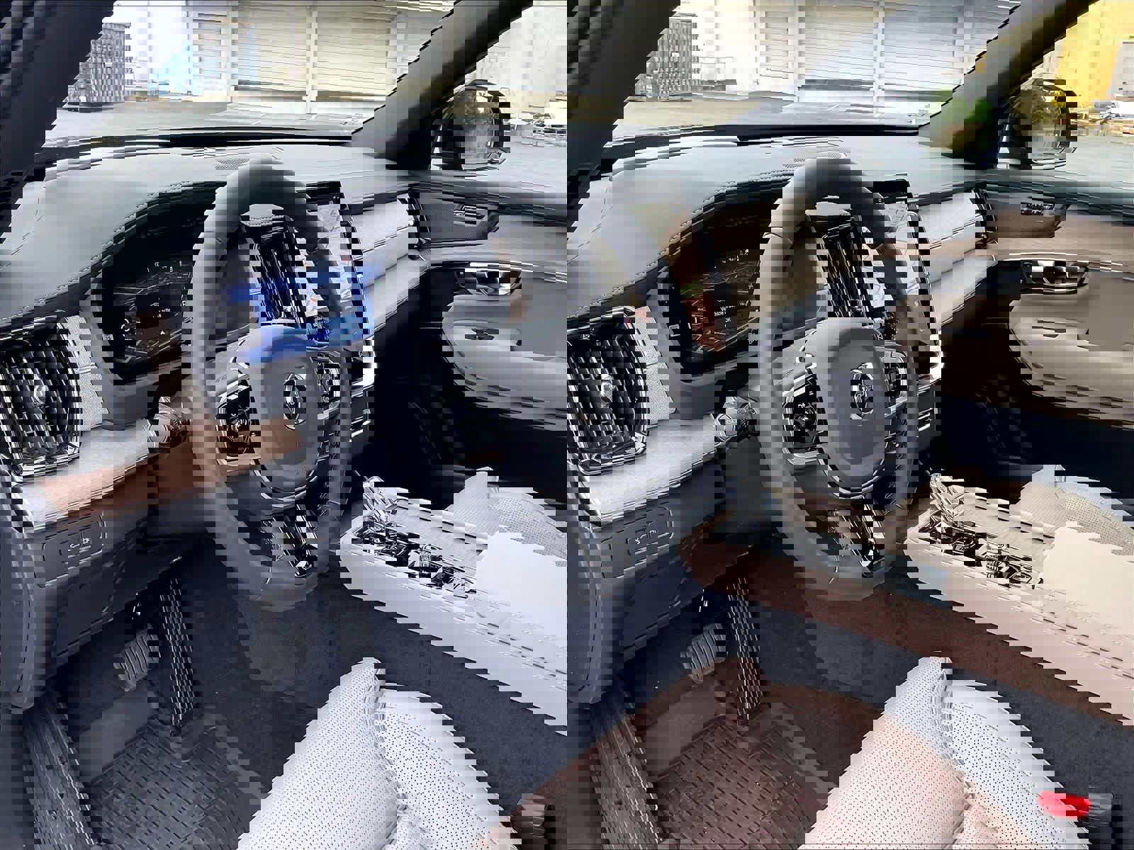 New 2026 Volvo XC90 T8 Ultra w/ Protection Package image 8