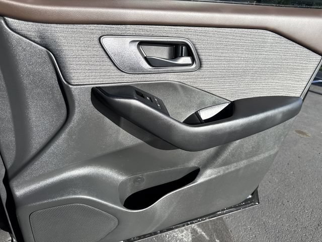 Used 2023 Nissan Rogue S AWD/4WD image 24