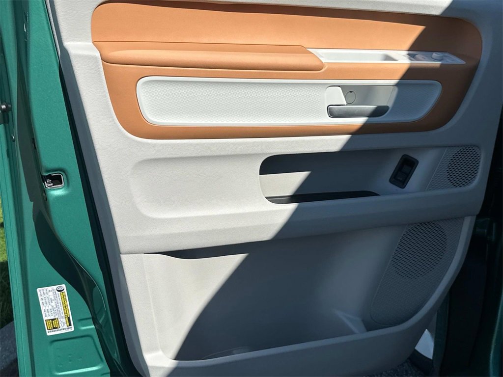 New 2025 Volkswagen ID. Buzz 1st Edition image 13