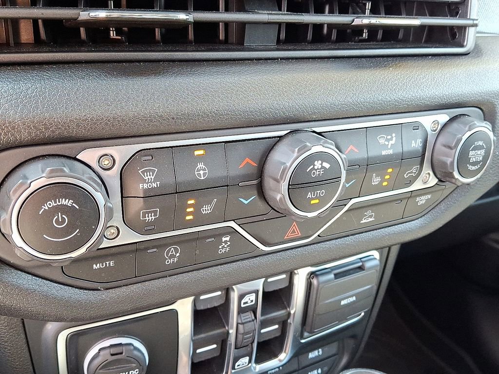 Used 2024 Jeep Gladiator Mojave AWD/4WD image 16