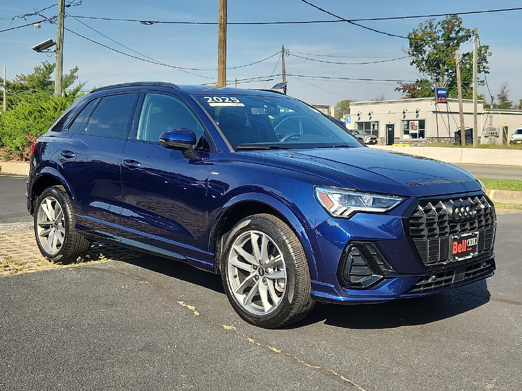 Certified 2025 Audi Q3 2.0T Premium w/ Convenience Package AWD/4WD image 2