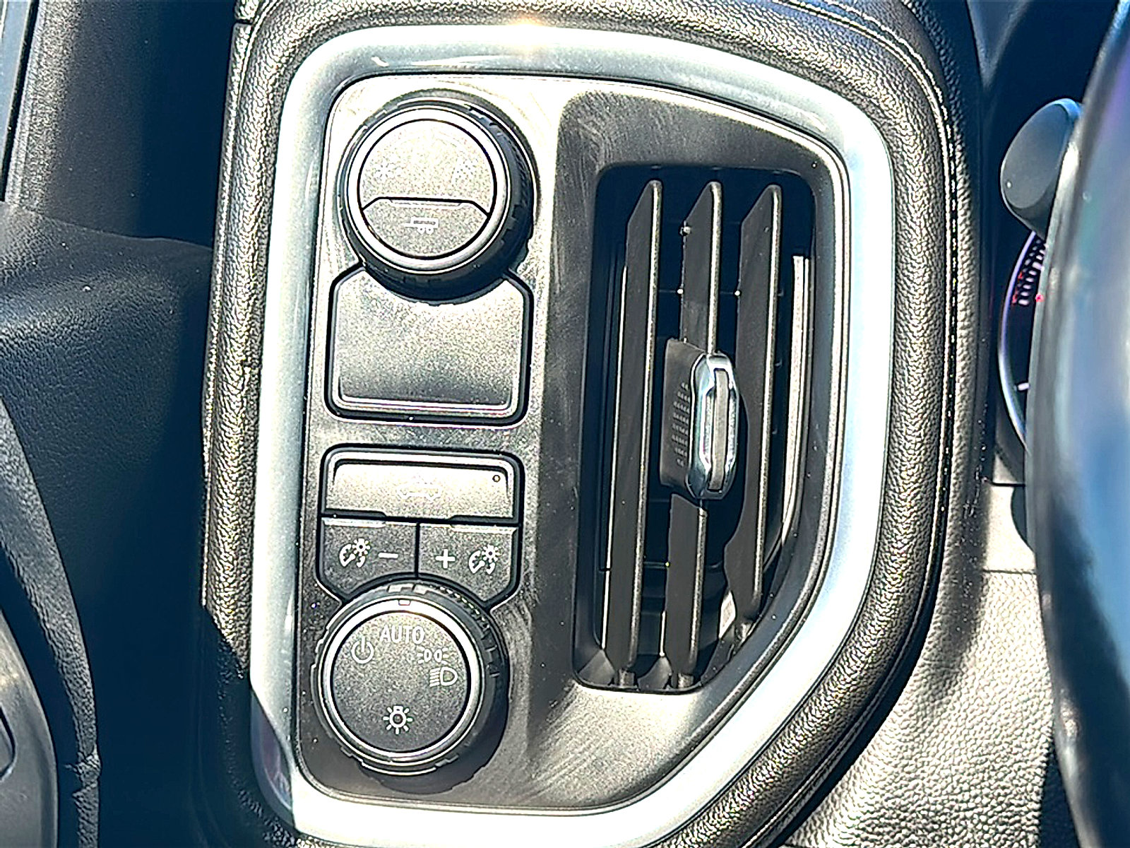 Used 2019 Chevrolet Silverado 1500 LT w/ Texas Edition RWD image 35