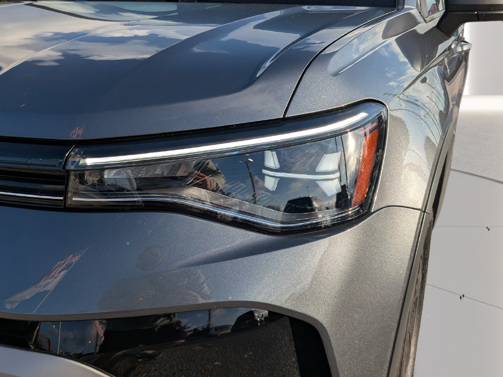 Certified 2025 Volkswagen Taos S FWD image 6
