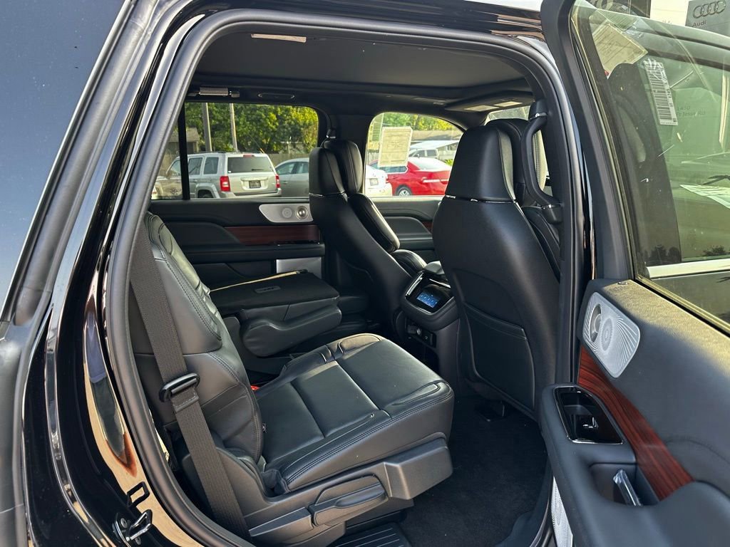 Used 2024 Lincoln Navigator Reserve image 24
