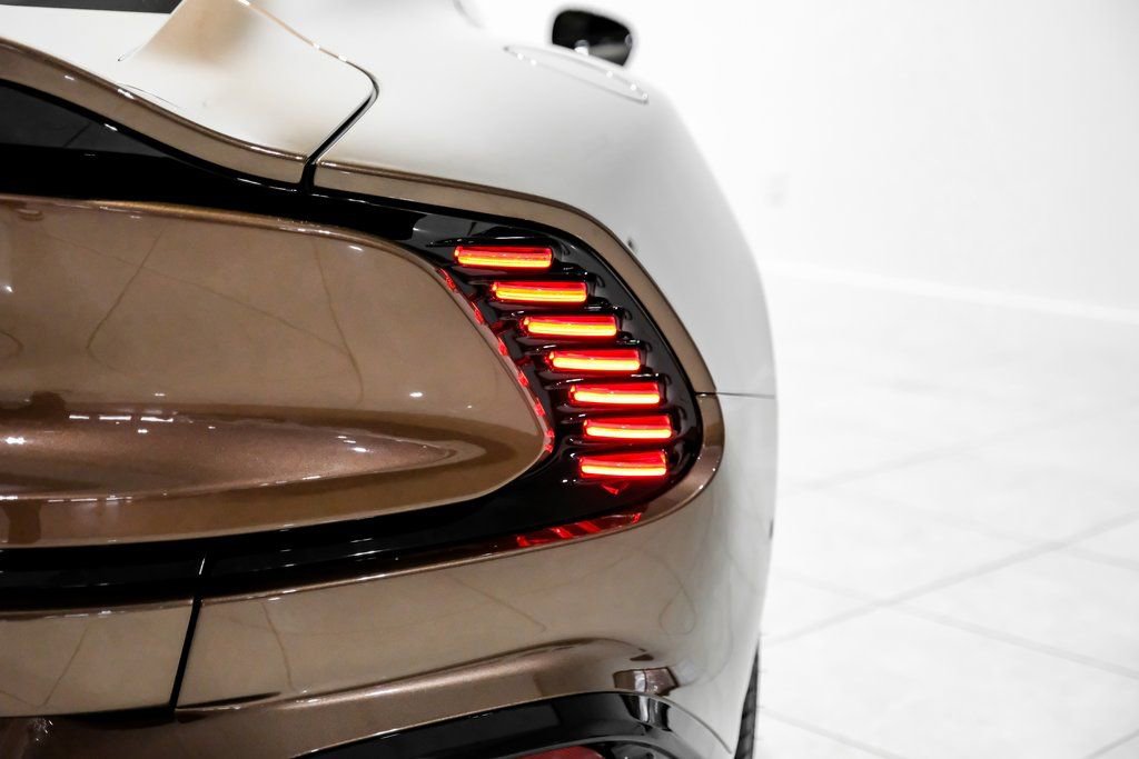 Used 2025 Aston Martin Vanquish image 32