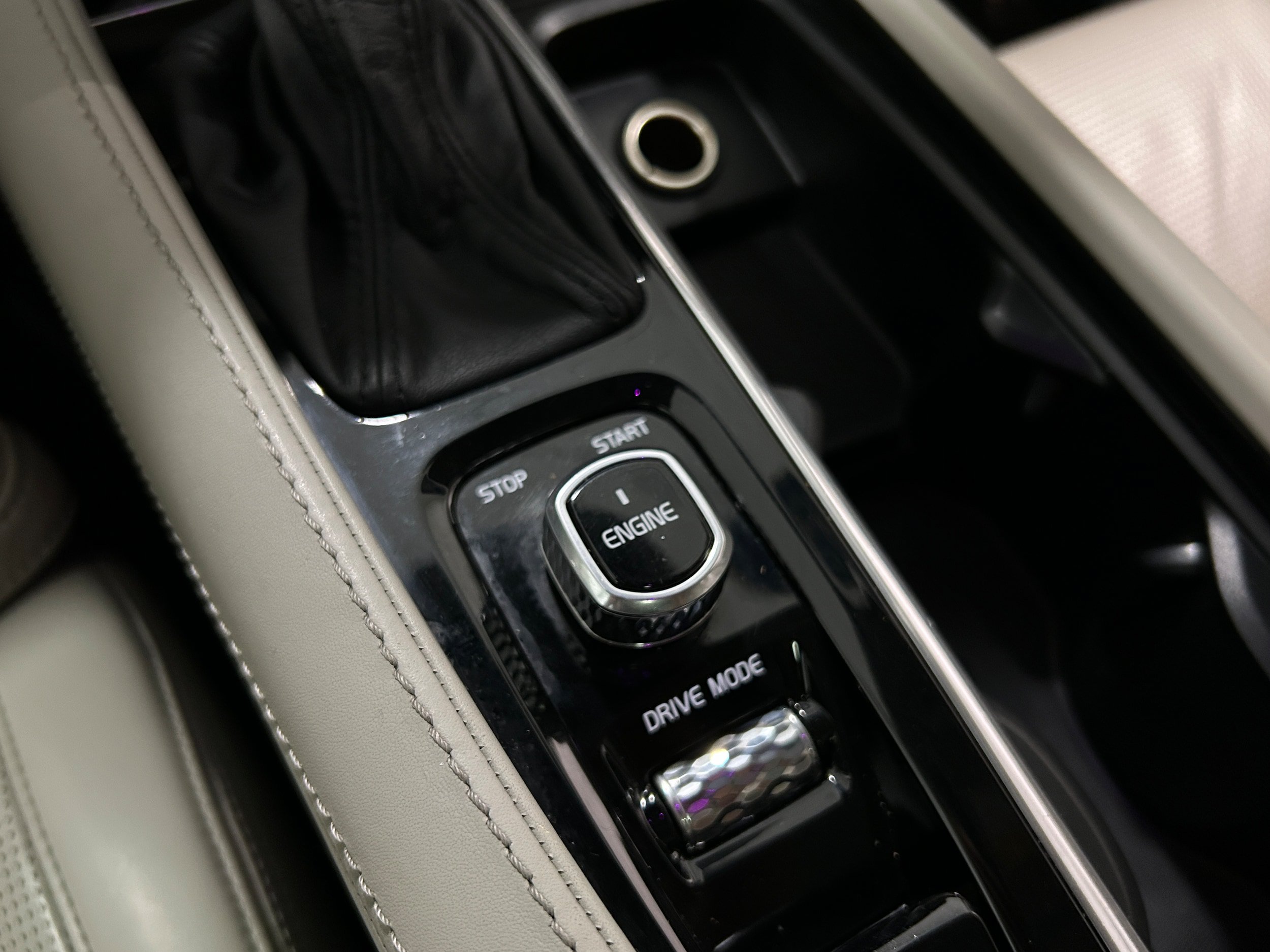 Used 2018 Volvo S90 T6 Inscription w/ Protection Package AWD/4WD image 11