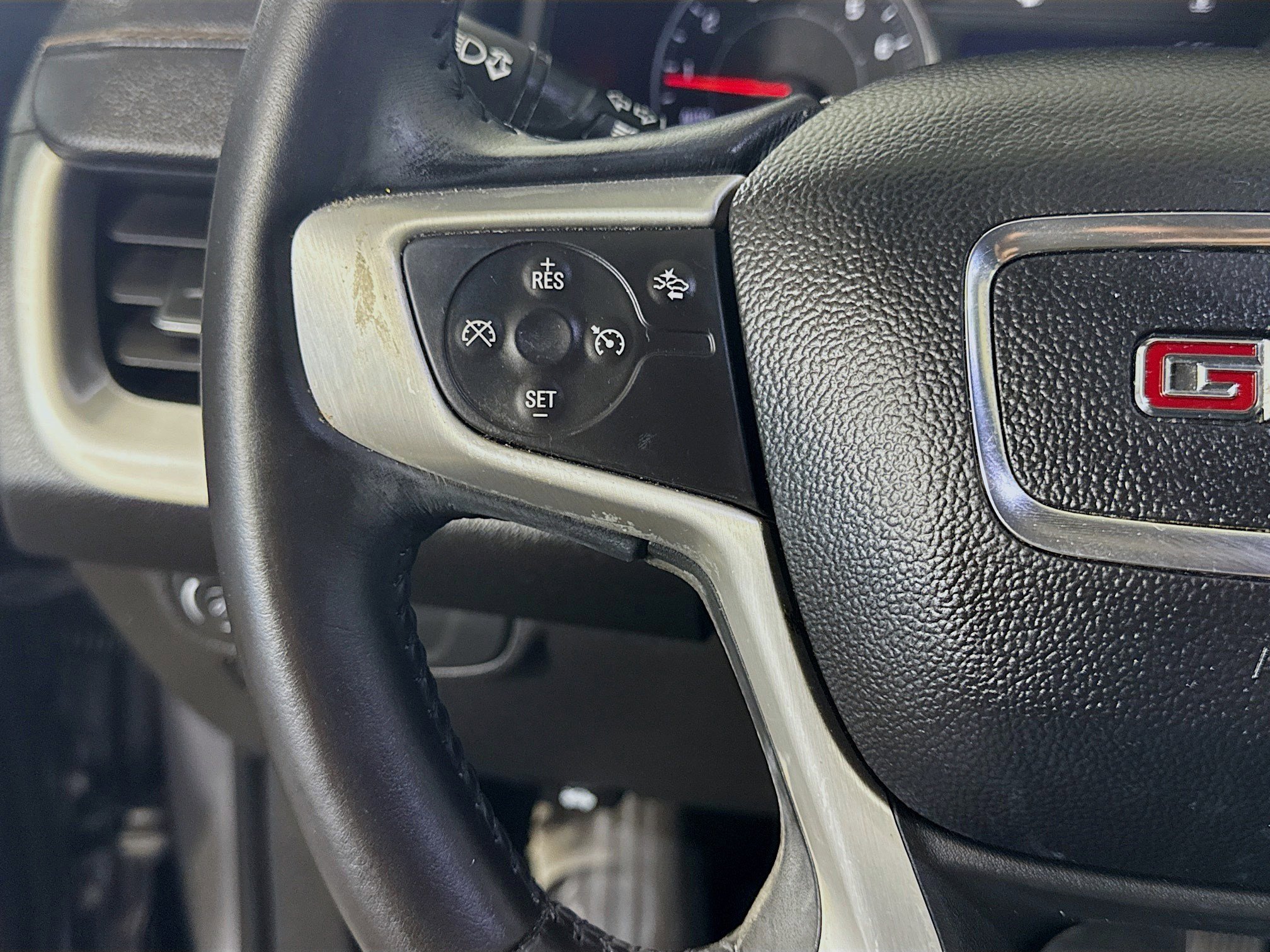 Used 2021 GMC Terrain SLE w/ Driver Convenience Package image 14