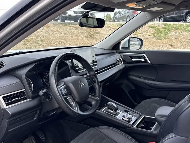 Used 2024 Mitsubishi Outlander SE Black Edition image 11