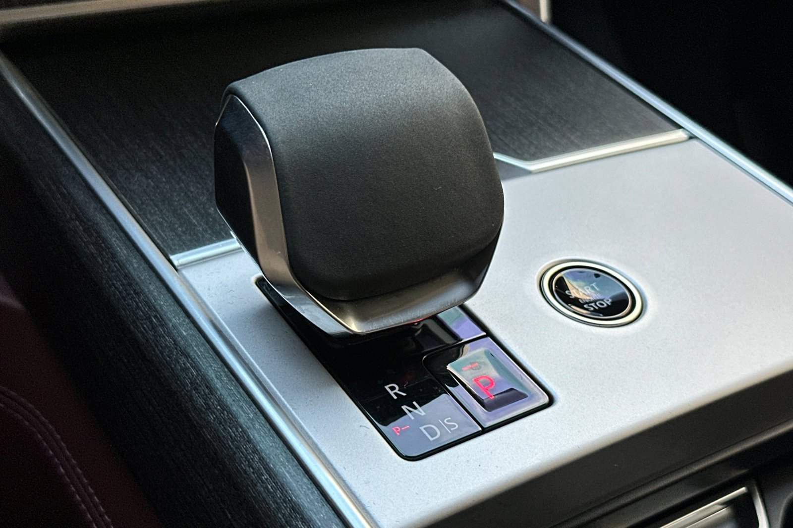 Used 2024 Land Rover Range Rover Autobiography image 25