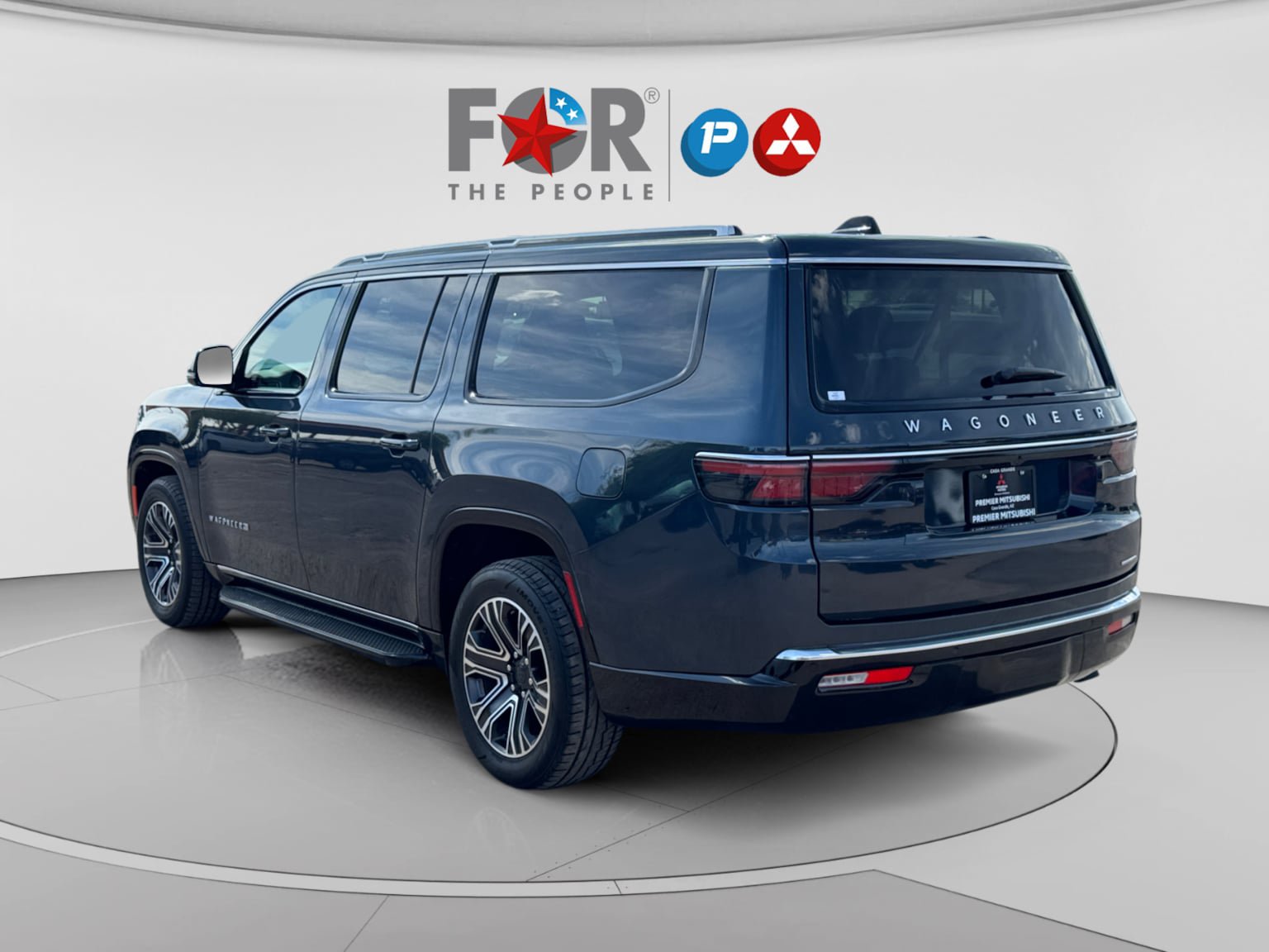 Used 2024 Jeep Wagoneer L Series II w/ Flexible Seating Group RWD image 3