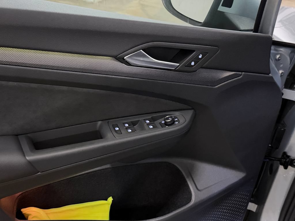 New 2026 Volkswagen GTI SE FWD image 10