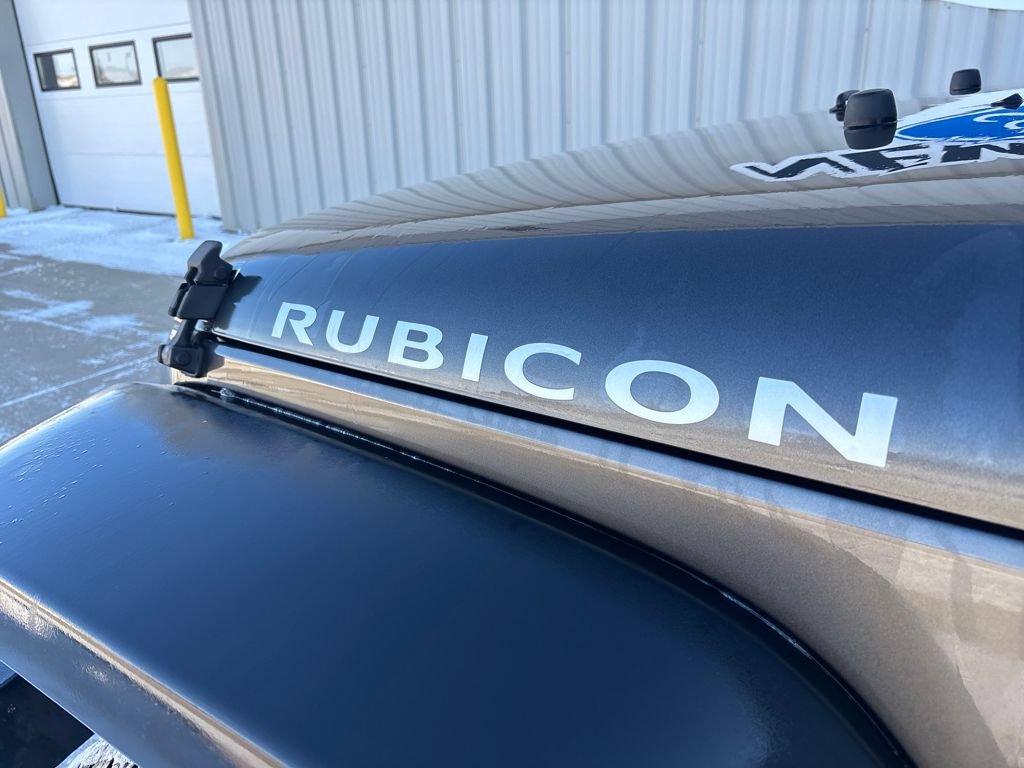 Used 2017 Jeep Wrangler Unlimited Rubicon w/ Max Tow Package AWD/4WD image 11