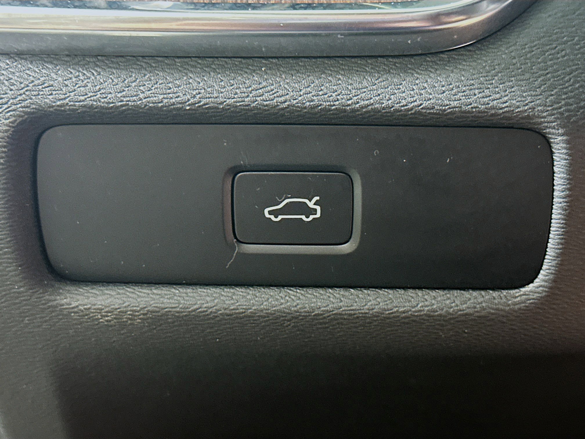 Used 2025 Volvo S60 B5 Plus image 17