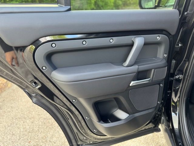 New 2026 Land Rover Defender 110 X-Dynamic SE AWD/4WD image 12