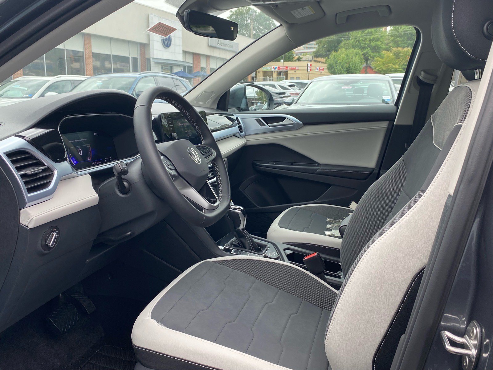 New 2026 Volkswagen Taos SE AWD/4WD image 8