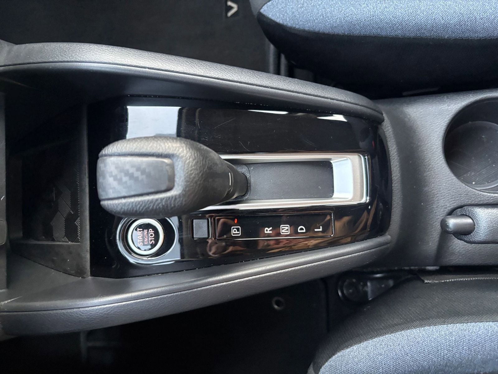 Used 2025 Nissan Versa SV image 39