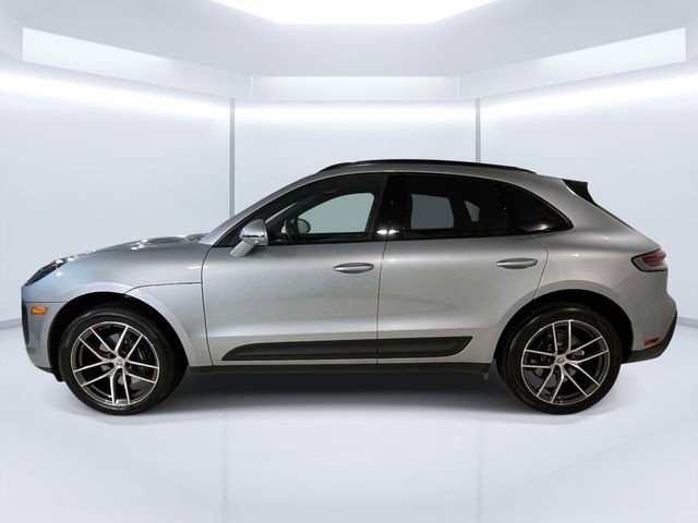 Certified 2025 Porsche Macan image 4
