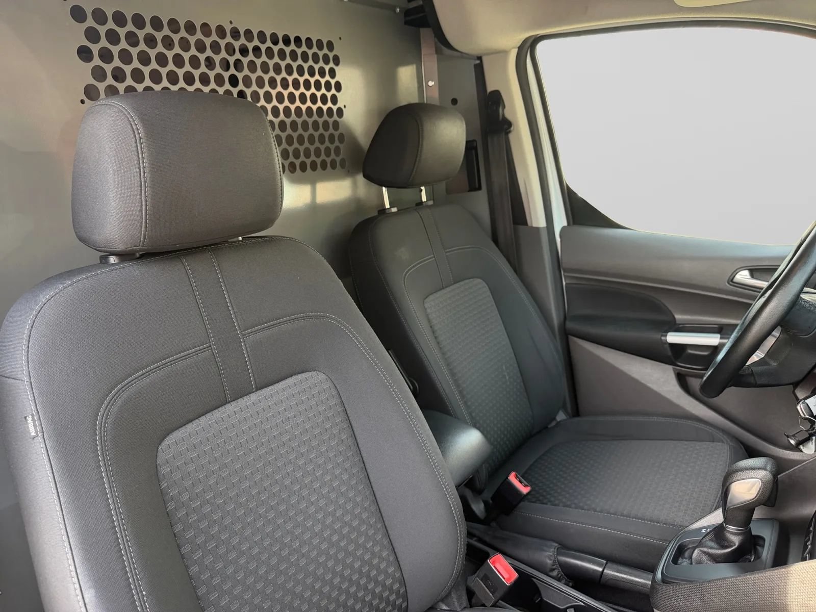 Used 2020 Ford Transit Connect XLT FWD image 34