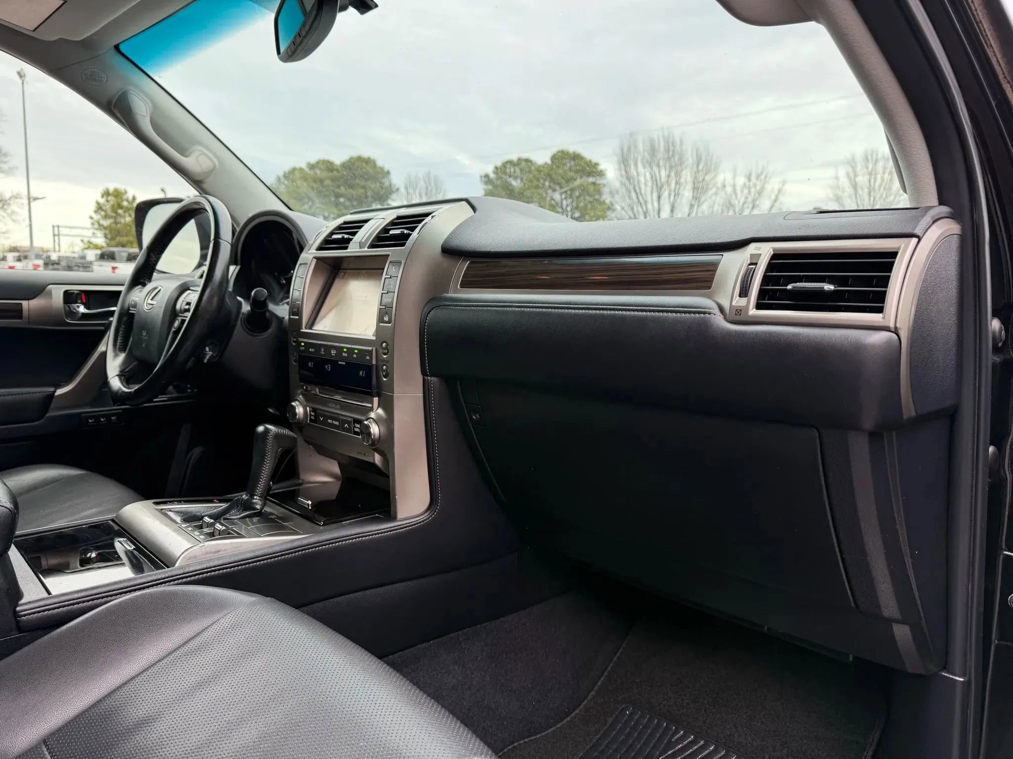 Used 2015 Lexus GX 460 w/ Navigation Package image 29