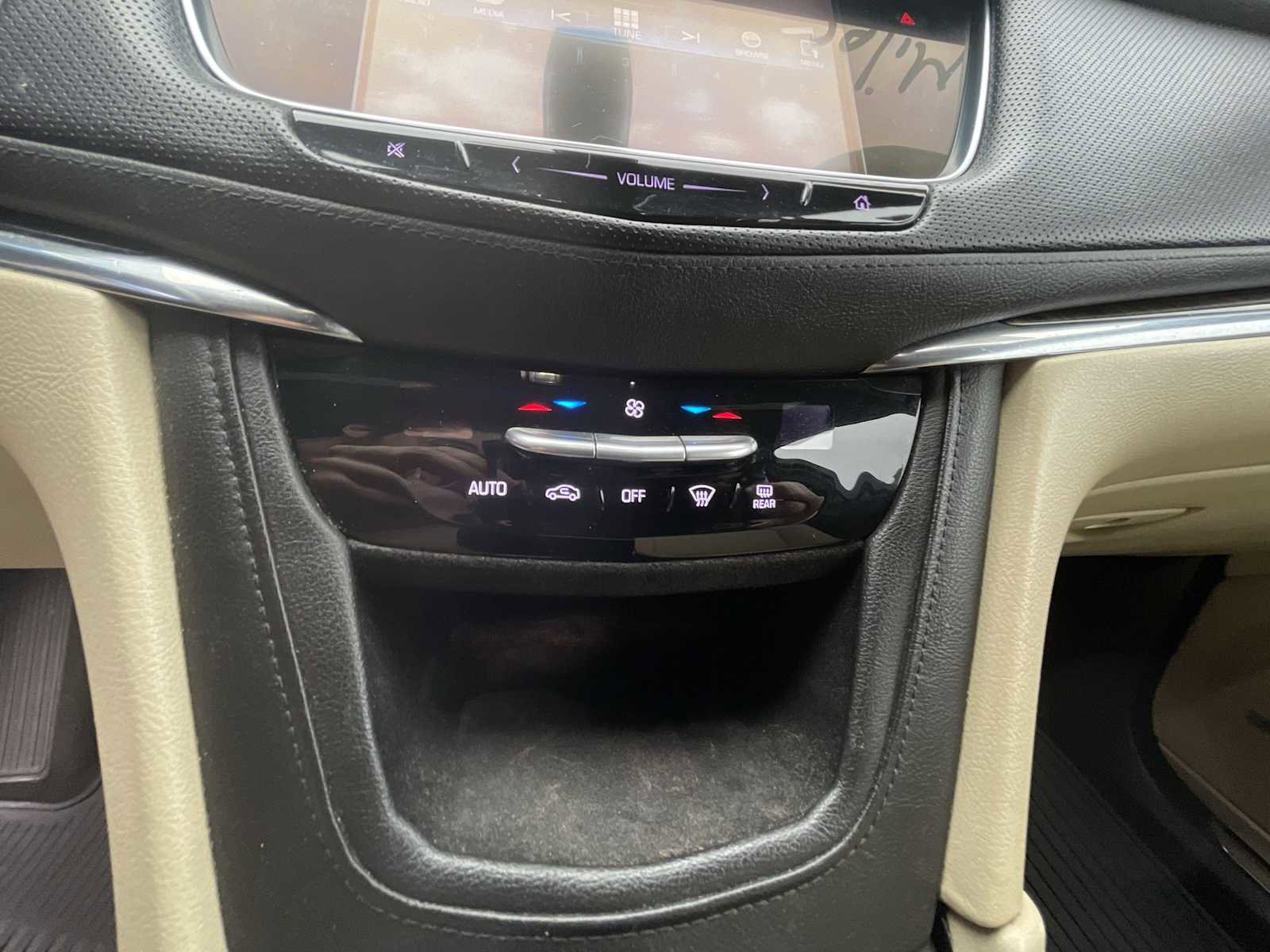 Certified 2017 Cadillac XT5 FWD image 34