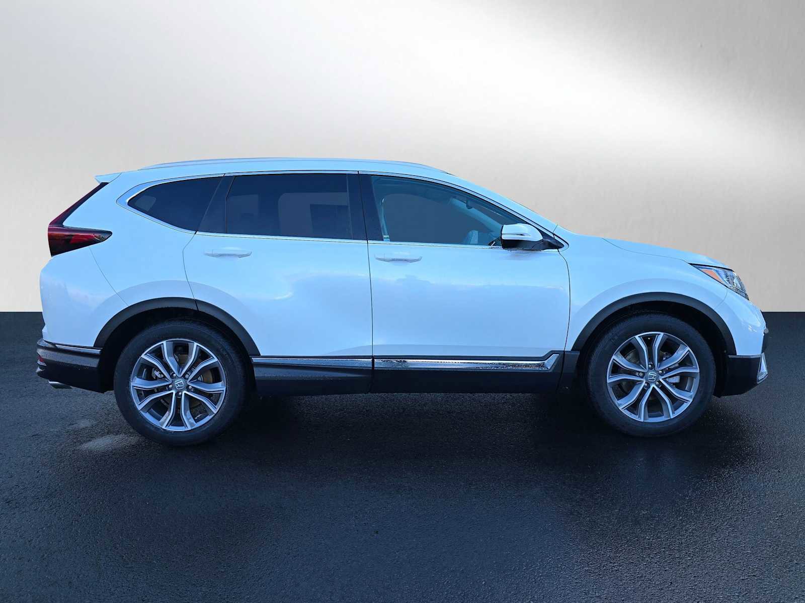 Used 2020 Honda CR-V Touring image 2