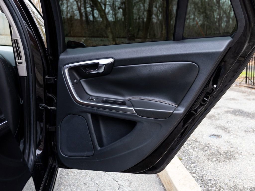 Used 2017 Volvo V60 T5 Cross Country w/ Convenience Package image 17