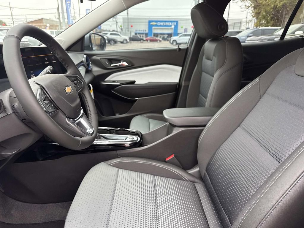 New 2026 Chevrolet Trax LT w/ Driver Confidence Package image 15
