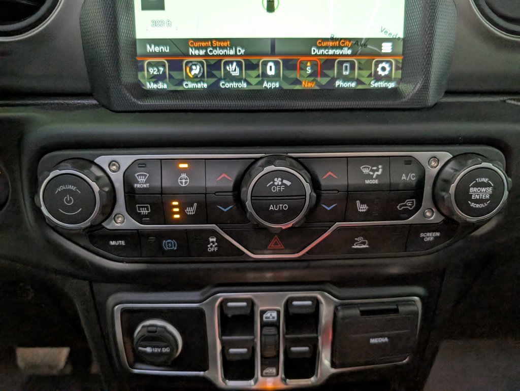 Used 2023 Jeep Wrangler Unlimited w/ Sun & Screen Package AWD/4WD image 21