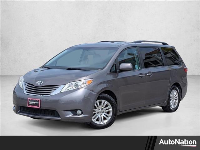 Used 2015 Toyota Sienna XLE FWD image 1