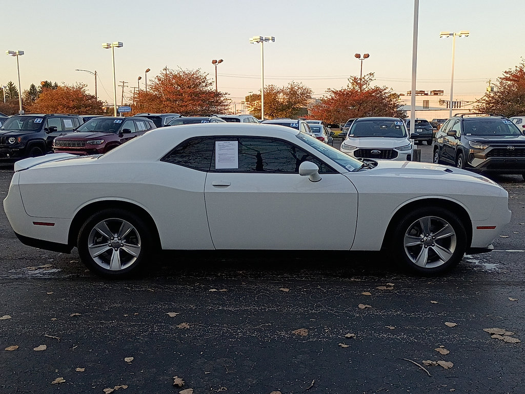 Used 2022 Dodge Challenger SXT RWD image 3