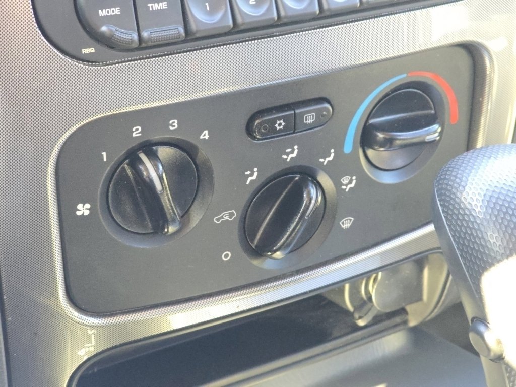 Used 2007 Jeep Liberty Sport image 28