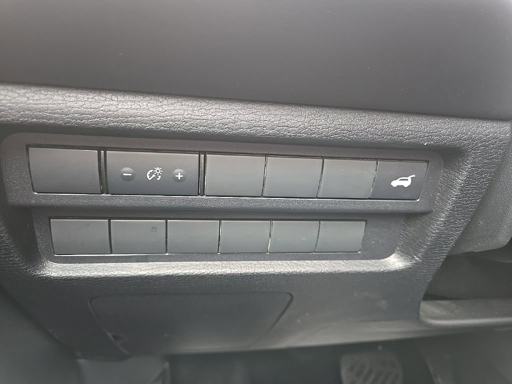 Used 2025 Mitsubishi Outlander SE image 44