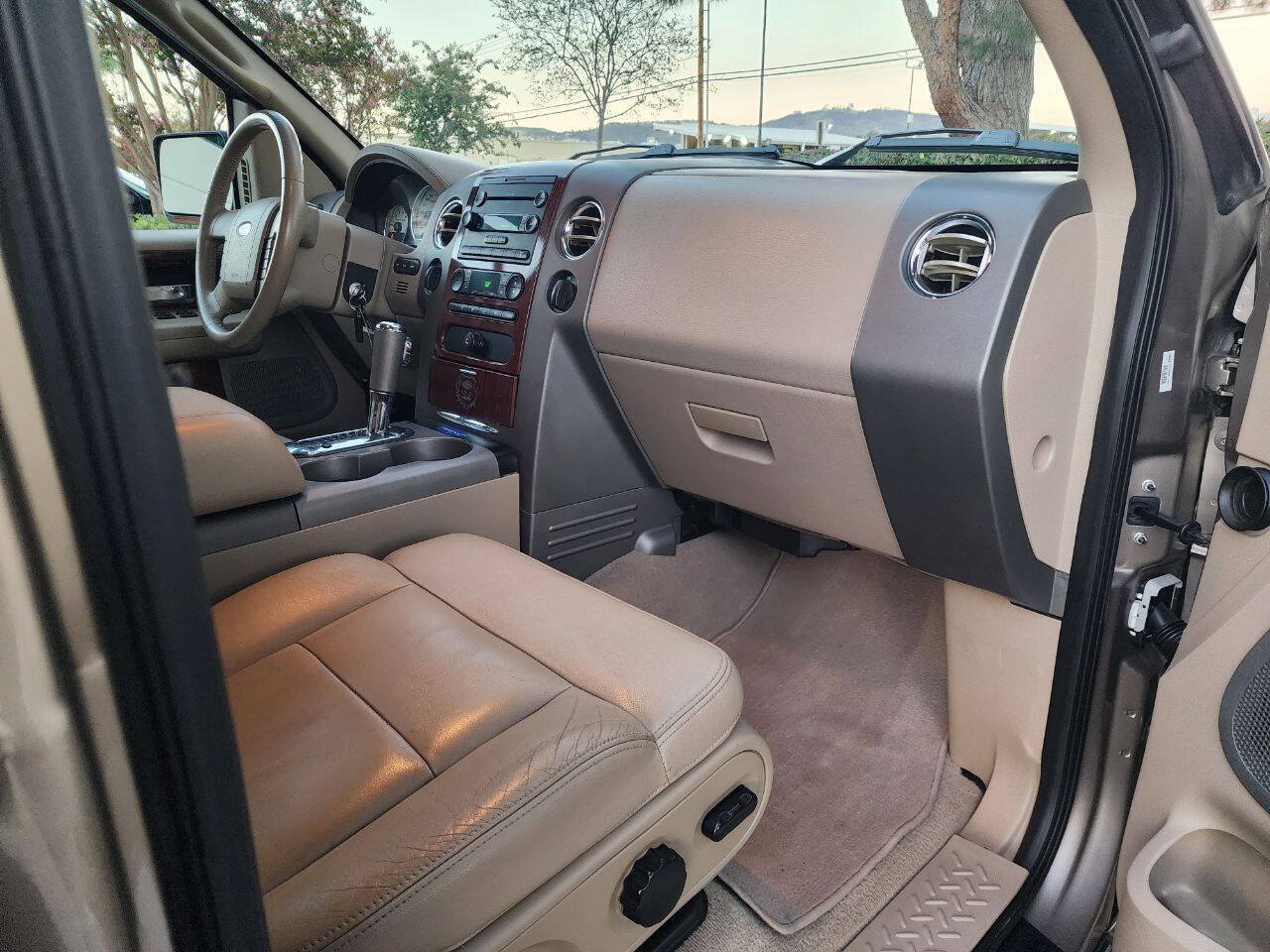 Used 2005 Ford F150 Lariat AWD/4WD image 23